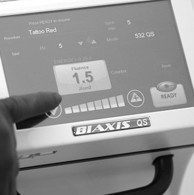 Display BiAxis NANO Qs NdYAG by HLS Foto Copyright Doctare Laser 2025